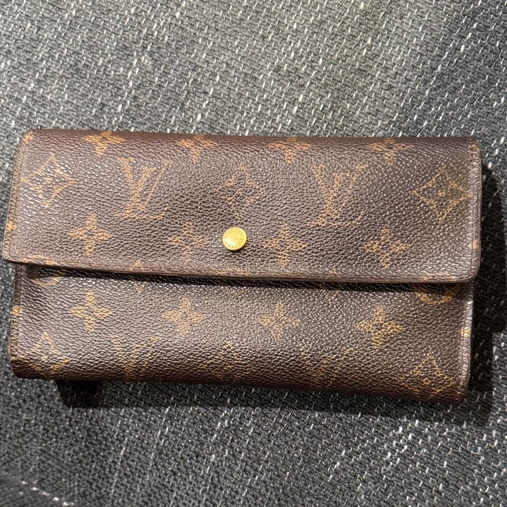 Louis Vuitton Portefeuille International Wallet TH0094